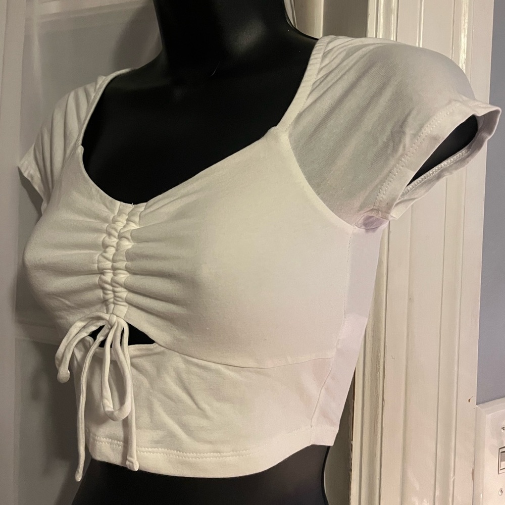 White XS Ruched Keyhole Crop Top NWOT, never worn